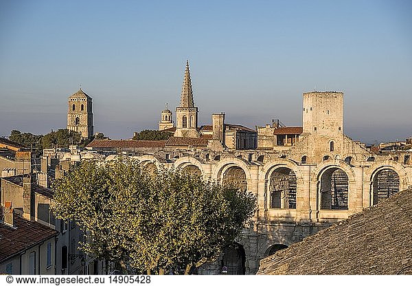 France  Bouches du Rhone  Arles  the Arenas  Roman Amphitheatre of 80-90 AD  listed as World Heritage by UNESCO  Saint Trophime and Saint Charles churches in the background
