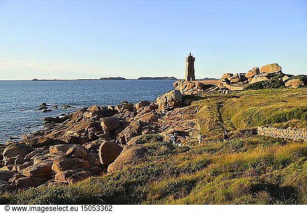 France  Cotes d'Armor  Perros Guirec  Ploumanac'h  Pink Granite coast (cote de Granit Rose)  pointe de Squewel  the Men Ruz lighthouse