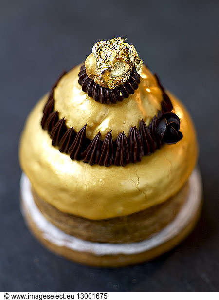 France  feature: Gold-Beater  Dalloyau  dream religieuse french pastry