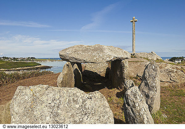 France  Finistere  Iroise Sea  Ploudalmezeau  Portsall  the dolmen and the cross on the rock overlooking the harbor of Guilliguy