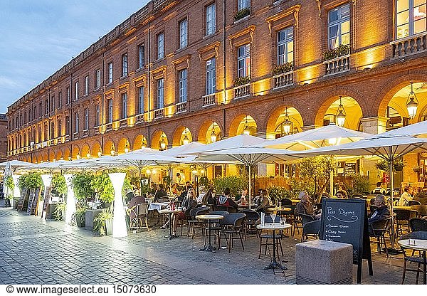 France  Haute Garonne  Toulouse  the cafes of Capitol Square