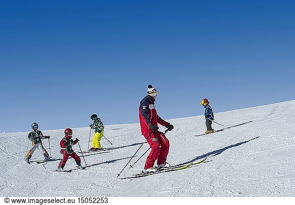 France  Haute Savoie  Massif of the Mont Blanc  the Contamines Montjoie  the children in the course of ski with instructor ESF on the ski area