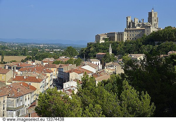 France  Herault  Beziers  sight on the suburbs of the city since the square Saint Jacques with the Cathedral Saint Nazaire of the 13th century in the background
