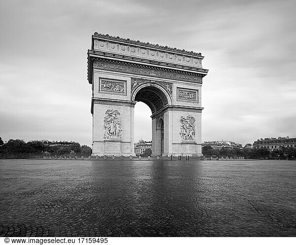 France  Ile-de-France  Paris  Arc de Triomphe at empty square