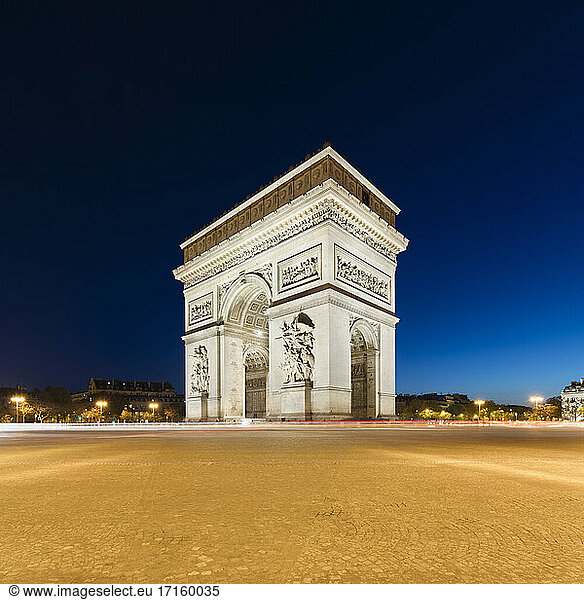France  Ile-de-France  Paris  Arc de Triomphe at night