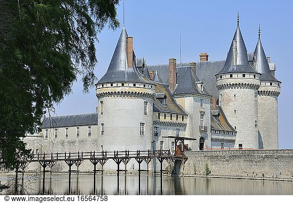 France  Loiret  Loire valley listed as World Heritage by UNESCO  Sully sur Loire  chateau de Sully sur Loire