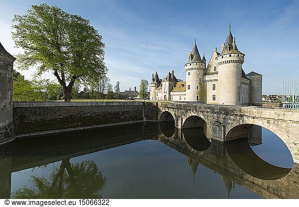France  Loiret  Loire valley listed as World Heritage by UNESCO  Sully sur Loire  14th and 17th century castle (compulsory mention : chateau de Sully sur Loire  Loiret department property)