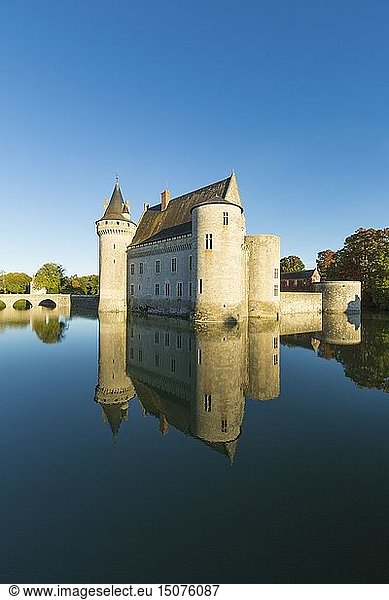 France  Loiret  Loire valley listed as World Heritage by UNESCO  Sully sur Loire  14th and 17th century castle (compulsory mention: chateau de Sully sur Loire  Loiret department property)