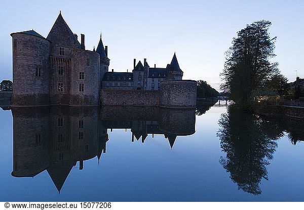 France  Loiret  Loire valley listed as World Heritage by UNESCO  Sully sur Loire  14th and 17th century castle (compulsory mention : chateau de Sully sur Loire  Loiret department property)