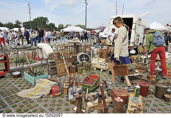 France  Nord  Lille  braderie 2017  sellers in the car park of the citadel