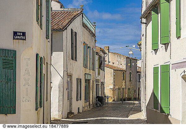 France  Nouvelle-Aquitaine  Ars-en-Re  Houses along empty street