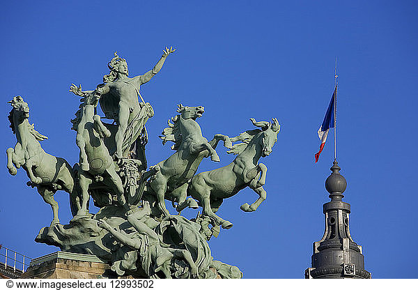 France  Paris  area listed as World Heritage by UNESCO  copper quadriga by Georges Recipon on the roof of the Grand Palais  allegorical work of art depicting Harmony triumphing over Discord