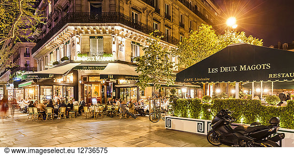 France  Paris  Cafe Les Deux Magots at night