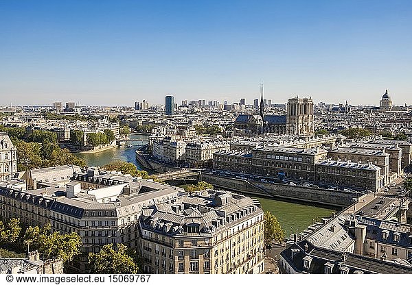 France  Paris  Les Halles district  view from the observatory of the Tour Saint Jacques  the banks of the Seine listed UNESCO  the Ile de la Cite and the Notre Dame cathedral