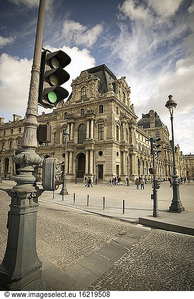 France  Paris  traffic light and Pavillion de Marsan