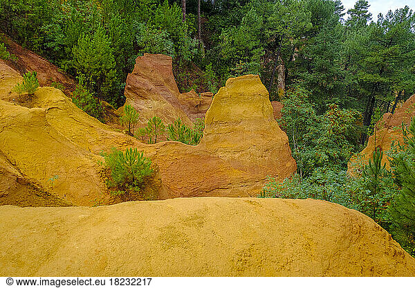 France  Provence-Alpes-Cote dAzur  Ochre rocks in Le Sentier des Ocres quarry