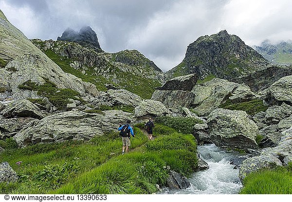 France  Savoie  Haute Tarentaise  torque amount hikers along the creek Little to Lake Petit