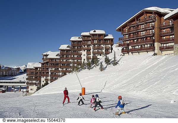 France  Savoie  ski area of the 3 valleys  Saint Martin de Belleville  Les Menuires  children's ski lessons to the hamlet of Les Balcons des Bruyeres