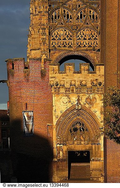 France  Tarn  Albi  listed as World Heritage by UNESCO  Sainte Cecile  partial view of the portal and the canopy of the catedral at sunrise