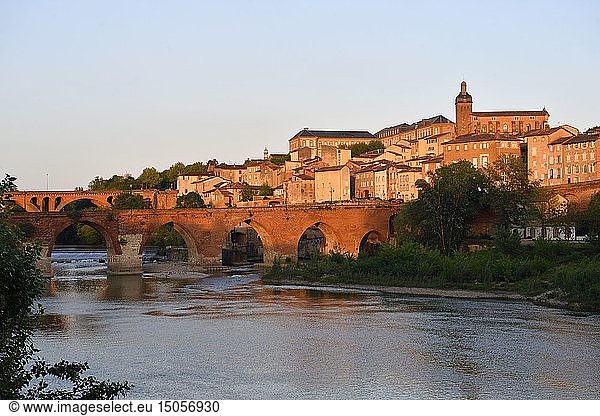 France  Tarn  Albi  the episcopal city  listed as World Heritage by UNESCO  the old bridge dated 11th century and River Tarn banks