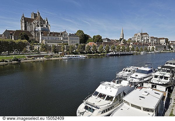 France  Yonne  Auxerre  Yonne  quai de la Marine  from the catwalk  Saint Etienne cathedral  Saint Germain abbey  boats