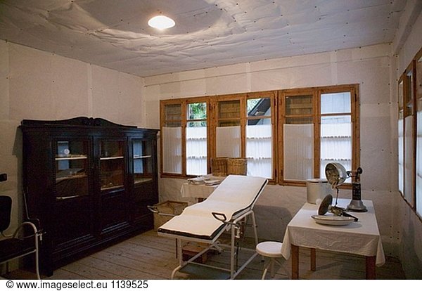 Franja Partisan Krankenhaus Museum (tatsächliche geheimen Partisanen Krankenhaus nie entdeckt von der deutschen Armee 1943-1945) Interior of Medical Building. Cerkno. Primorska. Slowenien.