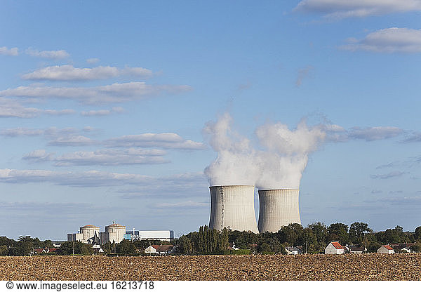 Frankreich  Ansicht eines Kernkraftwerks