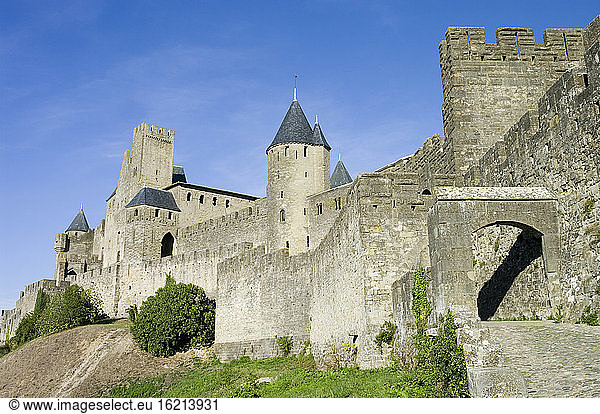 Frankreich  Aude  Blick auf die Burg von Carcassonne