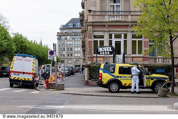 Frankreich Auto Gesundheitspflege Notfall Hotel frontal Dienstleistungssektor Krankenwagen Elsass Notarzt Straßburg