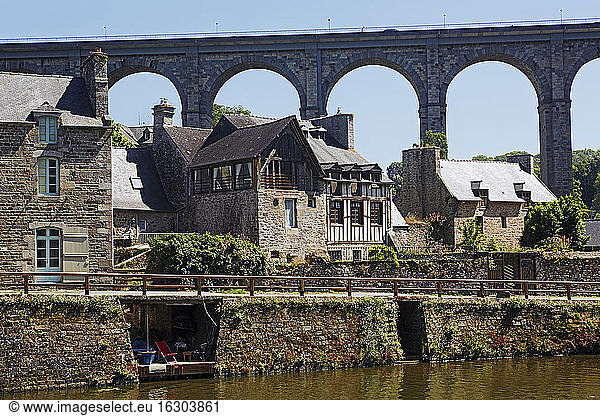 Frankreich  Bretagne  Dinan  Blick auf Viadukt
