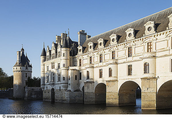 Frankreich  Centre-Val de Loire  Chenonceaux  Klarer Himmel über Chateau de Chenonceau