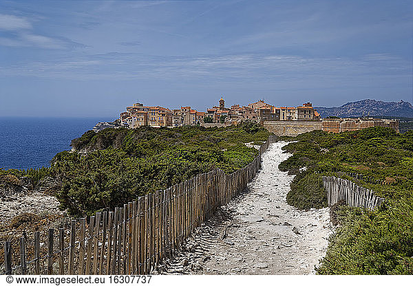 Frankreich  Corse-du-Sud  Bonifacio  Fußweg zur Klippenstadt