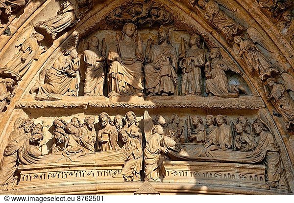 Frankreich  Eingang  Kathedrale  Statue  Gotik  Amiens  Westen