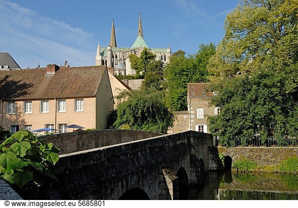 Frankreich  Europa  über  Brücke  Hintergrund  Fluss  Kathedrale  Chartres