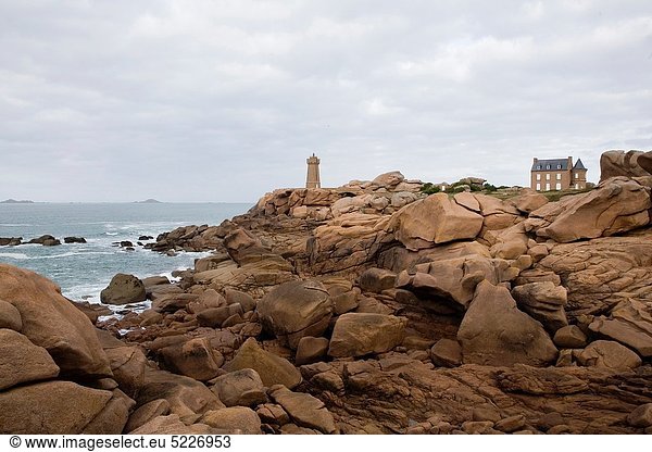 Frankreich Europa Küste Leuchtturm pink Bretagne Granit
