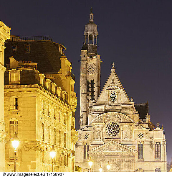 Frankreich  Ile-de-France  Paris  Kirche Saint-Etienne-du-Mont bei Nacht