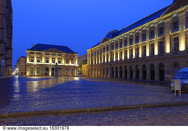 Frankreich  Lothringen  Metz  Place d'Armes bei Nacht
