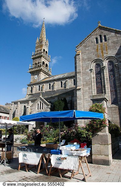 Frankreich  Marktplatz  Bretagne