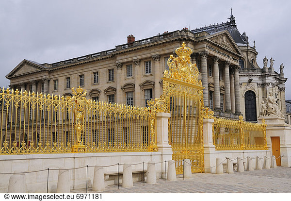 Frankreich  Monarchie  Palast  Schloß  Schlösser  Eingang  Innenhof  Hof  Ile-de-France  Versailles