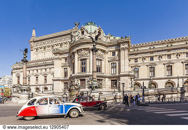 Frankreich  Paris  Opera Garnier  Stadtrundfahrt mit Citroen 2CV