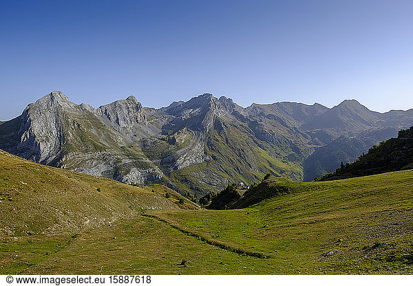 Frankreich  Pyrenäen-Atlantik  Laruns  Panoramablick Ossau-Tal im Sommer