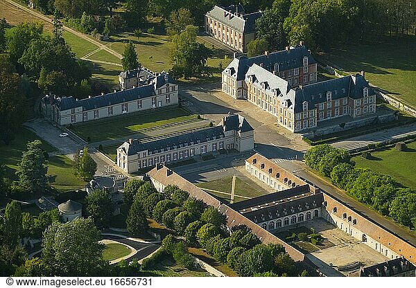Frankreich  Yvelines (78)  Grignon  Schloss  in dem die Universität AgroParisTech untergebracht ist (Luftaufnahme).