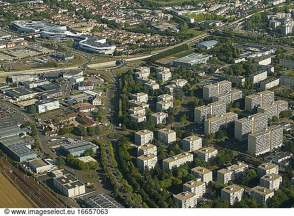Frankreich  Yvelines (78)  Plaisir  Blick vom Norden der Stadt  Vorort 'des petits pr?s'  Industriegebiet Ebissoires und Einkaufszentrum Le Grand Plaisir (Luftaufnahme).