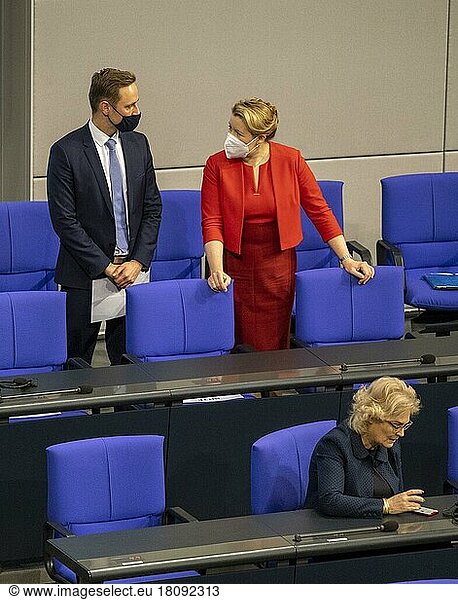 Franziska Giffey  Federal Minister for Family Affairs  Senior Citizens  Women and Youth Christine Lambrecht  Federal Minister of Justice and Consumer Protection (below)  Reichstag building  Germany  Berlin  18. 12. 2020  Europe