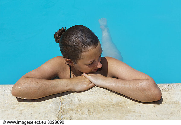 Frau  Entspannung  Ecke  Ecken  schwimmen  Zypern