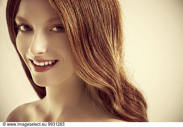 Frau lächeln Close-up lang langes langer lange rot Haar