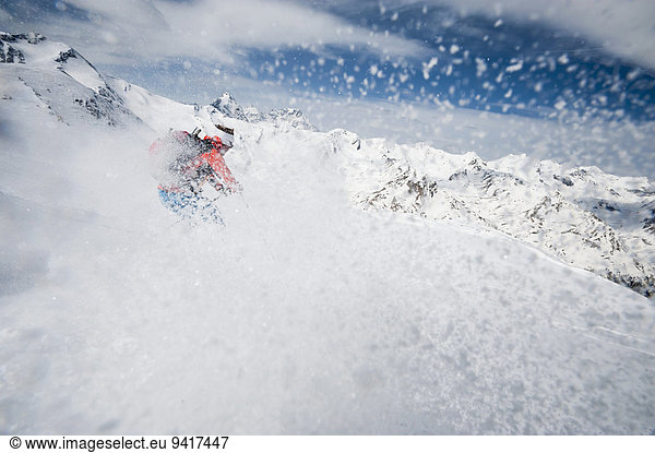 Frau Skifahrer Alpen Pulverschnee Gesichtspuder Schnee