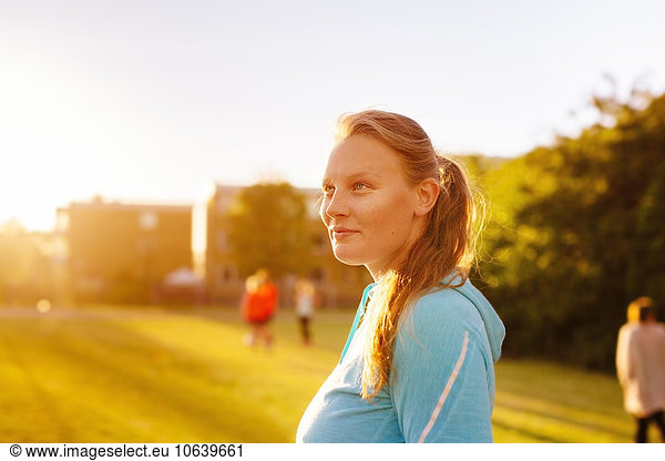Frau Sonnenuntergang Nachdenklichkeit Sport