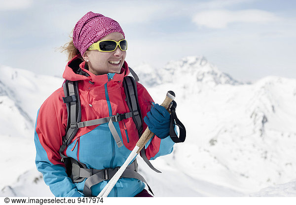 Frau Winter Skifahrer Alpen querfeldein Cross Country
