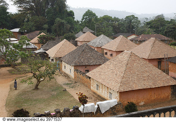 Frauenhäuser auf dem Häuptlingsgehöft des Fons,  Bafut,  Westkamerun,  Kamerun,  Afrika
